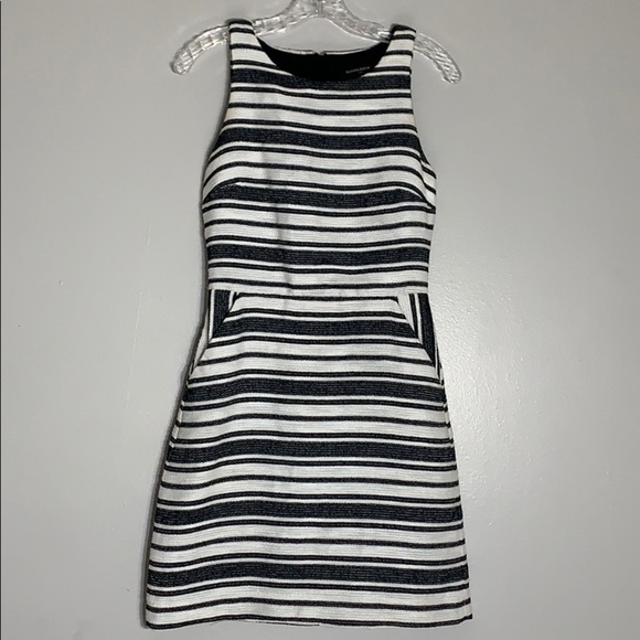 Banana Republic Dresses & Skirts - Banana Republic Woven Sleeveless Pocket mini Dress 0 black and white